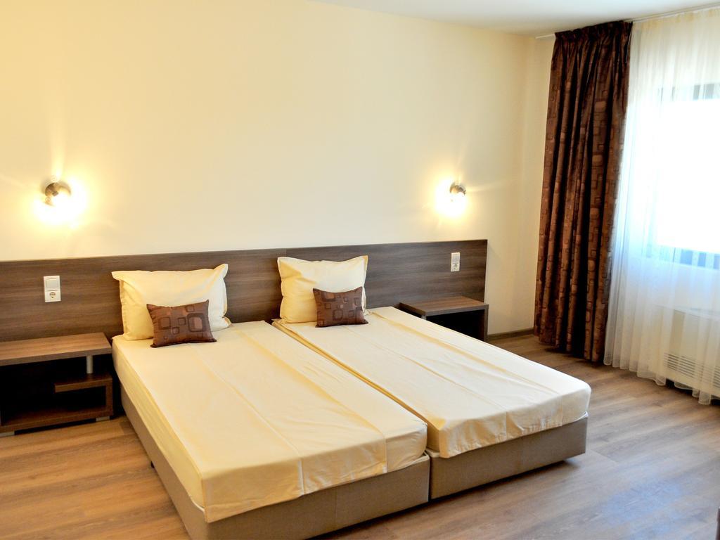 Yustina Villas Guest House Room photo