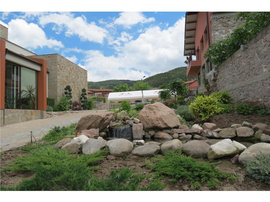 Yustina Villas Guest House Exterior photo