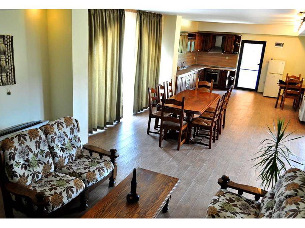 Yustina Villas Guest House Exterior photo